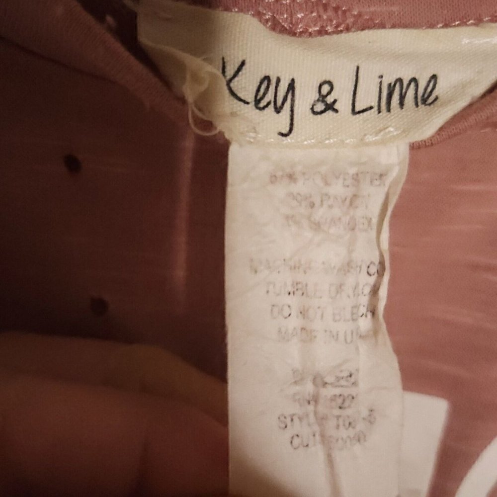 Key & Lime Juniors Pink Distressed Bossy Cropped Shirt Small - Picture 5 of 5